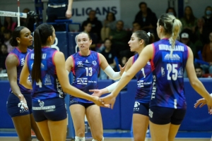 Volley League &Gamma;&upsilon;&nu;&alpha;&iota;&kappa;ώ&nu;: &Alpha;.&Sigma;.&Pi;. &Theta;έ&tau;&iota;&sigmaf; &Beta;&omicron;ύ&lambda;&alpha;&sigmaf; - &Alpha;.&Omicron;. &Theta;ή&rho;&alpha;&sigmaf; 2-3