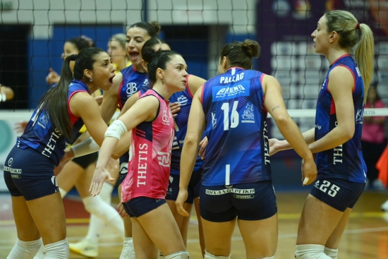 Volley League &Gamma;&upsilon;&nu;&alpha;&iota;&kappa;ώ&nu;: &Alpha;.&Sigma;.&Pi;. &Theta;έ&tau;&iota;&sigmaf; - &Alpha;.&Epsilon;.&Kappa;. 0-3